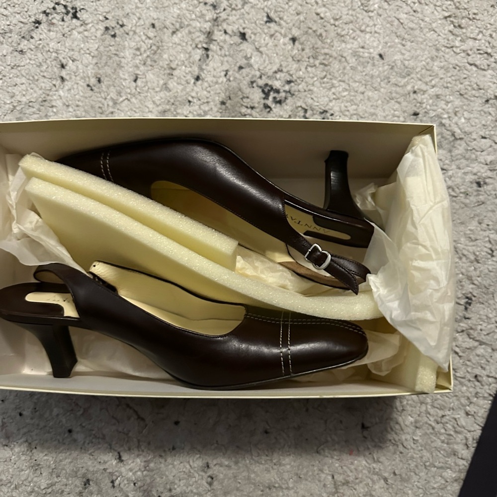 Ann Taylor Brown Chelsea Slingback Heels 6M - Picture 4 of 4